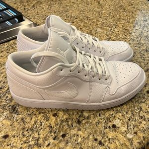 Air Jordan 1 Low Triple White